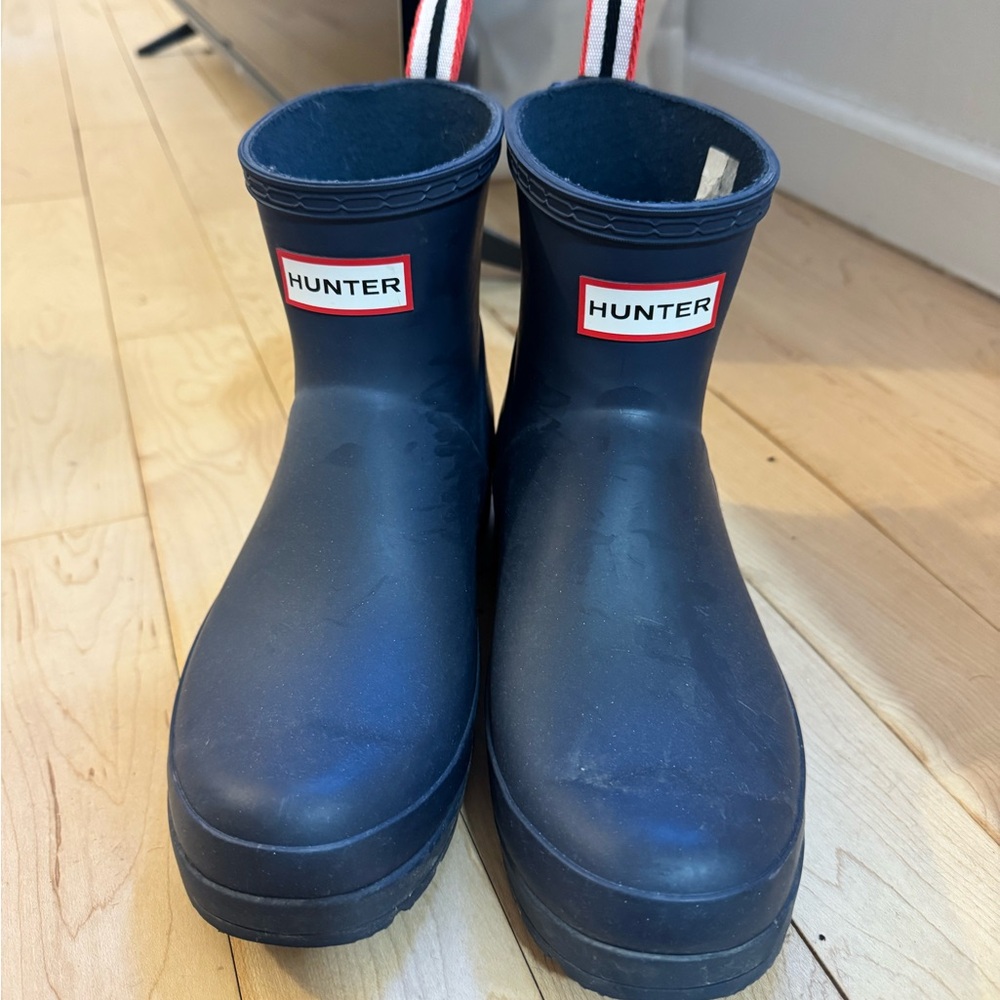 Hunter Women's Navy Short Rain Boots - Picture 2 of 5